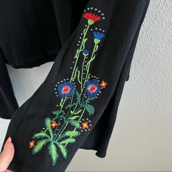 Top Shop Black Knit Bell Sleeve Embroidered and Studded Crop Boho Top US 6 - Picture 6 of 7